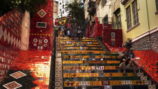 RIO DE JANEIRO, BRAZIL- 25,MAY, 2016: tourists at selaron steps in rio de janeiro — Stock Video