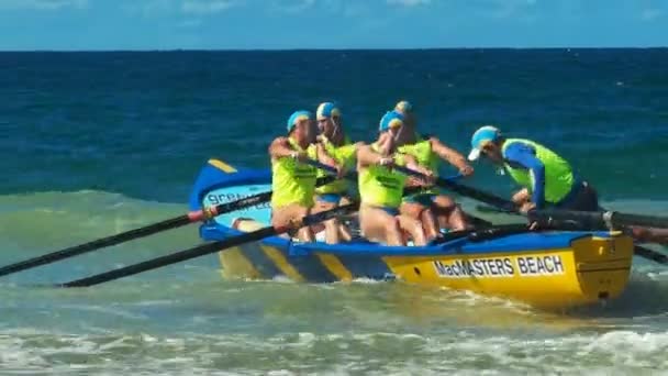 ALEXANDRA HEADLAND, QUEENSLAND, AUSTRALIA- APRIL 21, 2016: close up of a surf boat racing — Stock Video