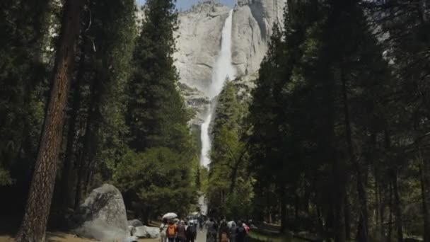 Looking down the trail to yosemite falls in yosemite national park — Stock Video