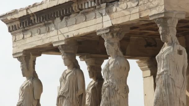 Erechthion cariátides en la acrópolis en athens, Grecia — Vídeos de Stock