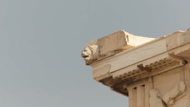 Резной лев голову на erechthion в athens, Греция — стоковое видео