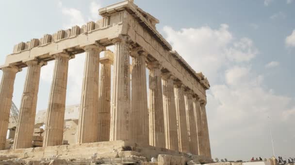 Lågt skott av Parthenon vid Akropolis i Aten Grekland — Stockvideo