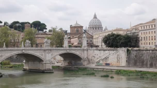 Rom, Italien-september, 5, 2016: skott av Peterskyrkan och floden Tibern i Rom — Stockvideo