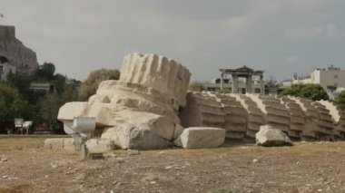 Atina'daki Zeus Harabeleri Tapınağı'nda düşmüş sütun, Yunanistan