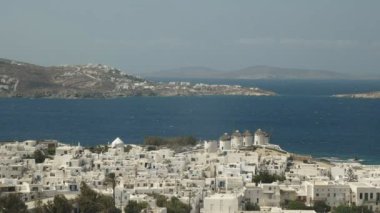 mikonos üzerinde chora kasabasının geniş görünümü