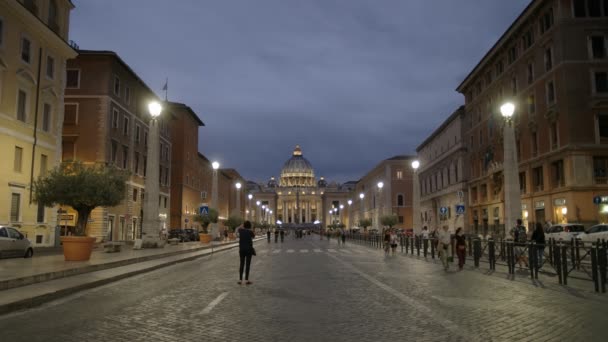 Fotograf bierze strzał z St Peters z Via Conciliazione, Rzym — Wideo stockowe