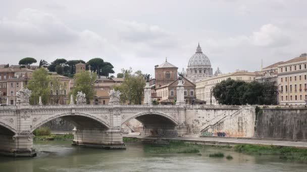 The dome of st peters basilica and tiber river from castel santangelo in rome — Stock Video
