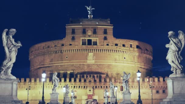 Disparo nocturno de mausoleo de hadrian en roma — Vídeos de Stock