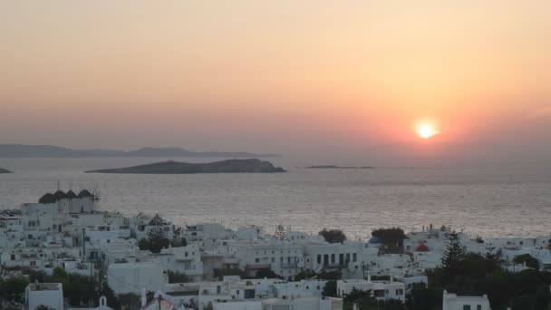 Sonnenuntergang im Dorf Chora auf Mykonos, Griechenland — Stockvideo