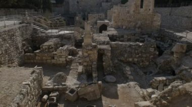 Kudüs'te bethesda havuzubatıya bakan görünümü