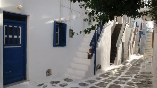 House lépések a falu Chora a Mykonos, Görögország — Stock videók