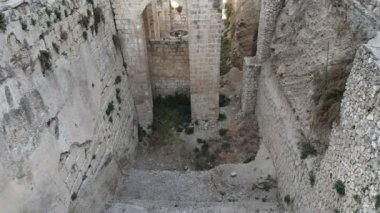 Kudüs 'te Bethesda Harabeleri havuzunun yakın