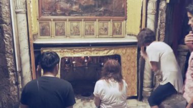 Beytüllahim, Filistin- 22 Eylül 2016: Beytüllahim'deki doğum kilisesinde hacılar yıldıza diz çöktü