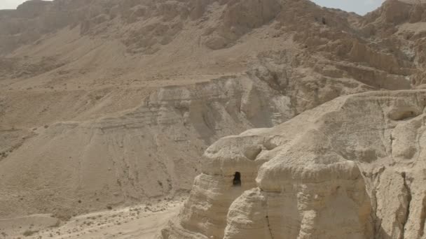 Breed shot van grot 4Q in Qumran in Israël — Stockvideo