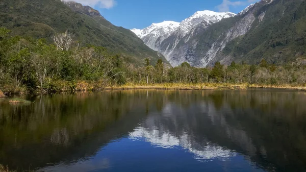 Piscina de peters en el glaciar franz josef en Nueva Zelanda —  Fotos de Stock