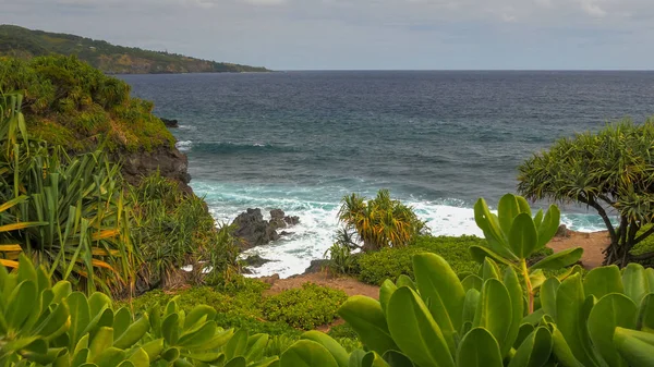 Kust vid poolerna i Oheo på ön Maui — Stockfoto