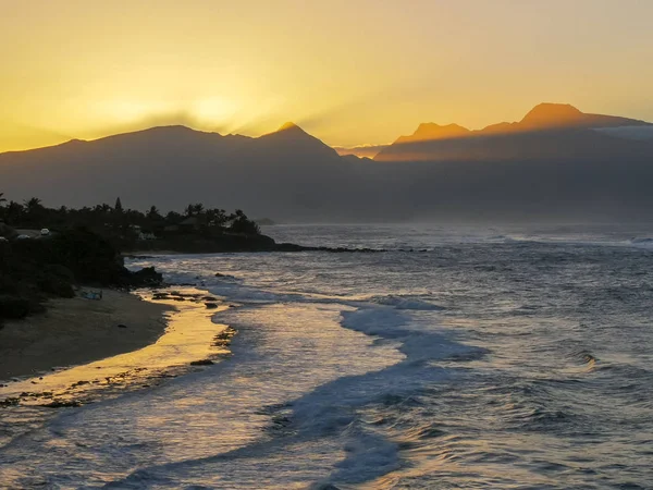 Puesta de sol desde la playa de Mauis hookipa en Hawai —  Fotos de Stock