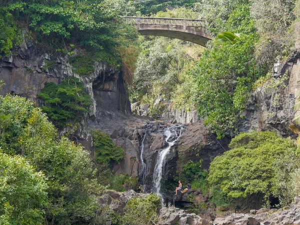Watervallen bij de beroemde zeven Heilige zwembaden van oheo Gulch — Stockfoto