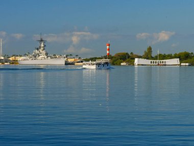 tekne alır ziyaretçilere uss arizona Anıtı