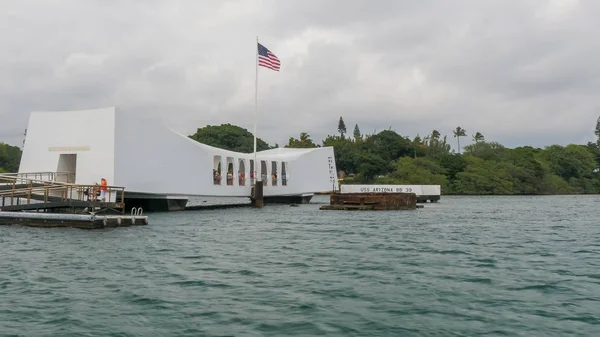 Pearl Harbor, Amerika Birleşik Devletleri - 12 Ocak 2015: Pearl Harbor'daki USS Arizona anıtının yakın çekimi — Stok fotoğraf