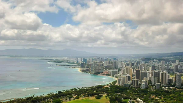 Waikiki, jak je vidět z vrcholu diamantové hlavy — Stock fotografie