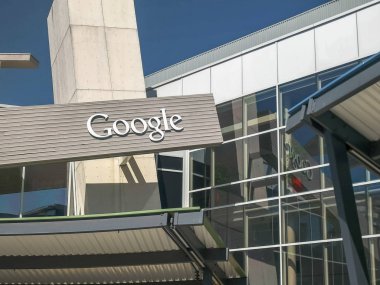 Mountain View, Ca, Usa - 28 Ağustos 2015: Bir google genel merkez binasının dağ manzaralı yakın çekimi