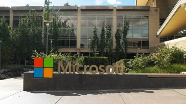 Redmond, Washington, ABD- 3 Eylül 2015: Microsoft Redmond genel merkez binasının dış görünümü.