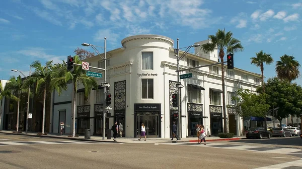 Лос-Анджелес, Каліфорнія, США-25 серпня 2015: широкий погляд на Ван ключ і arpels магазин на Родео-Драйв — стокове фото