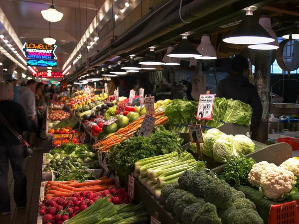 Seattle, Washington, VS, september 4, 2015: verse groenteproducten op Pike Place Market in Seattle — Stockfoto