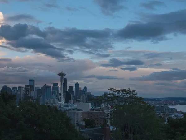 Por do sol tiro da agulha espacial e Seattle — Fotografia de Stock