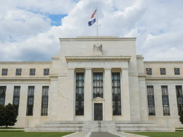 Front on view of the exterior of the federal reserve building — Stock Photo, Image