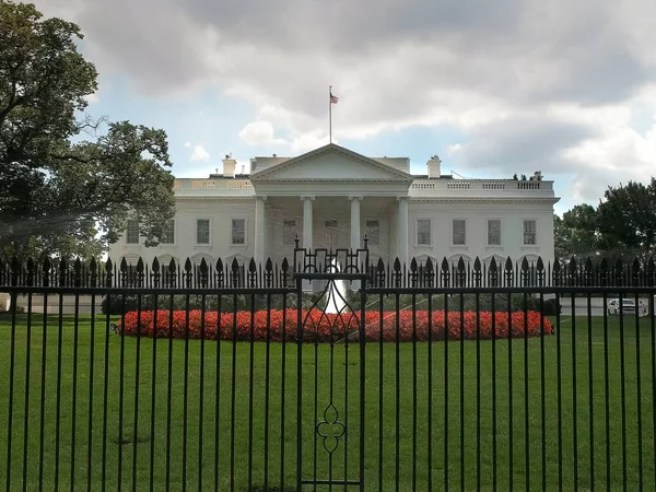 Widok na północny trawnik białego domu w Waszyngtonie — Zdjęcie stockowe