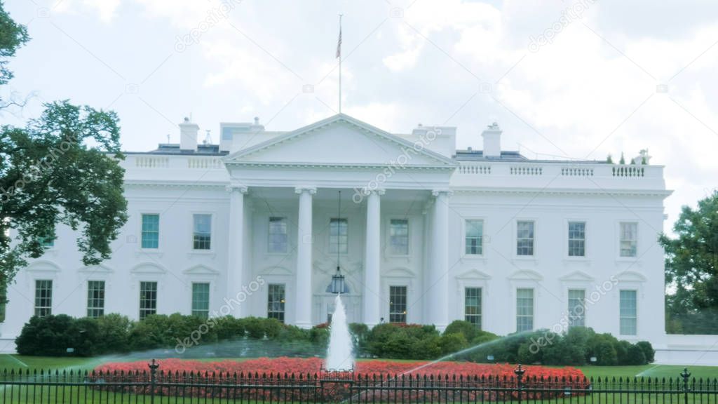 close up of the white house in washington from the north lawn
