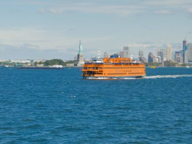 New York, New York, ABD - 15 Eylül 2015: Staten Island feribotu ve özgürlük heykeli, ny