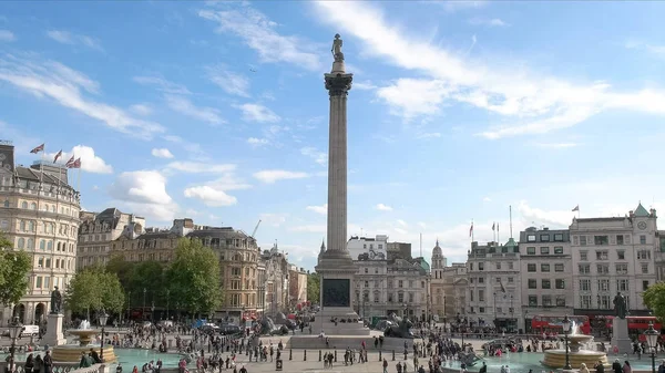 Eftermiddags utsikt över Trafalgar Square i London på hösten — Stockfoto