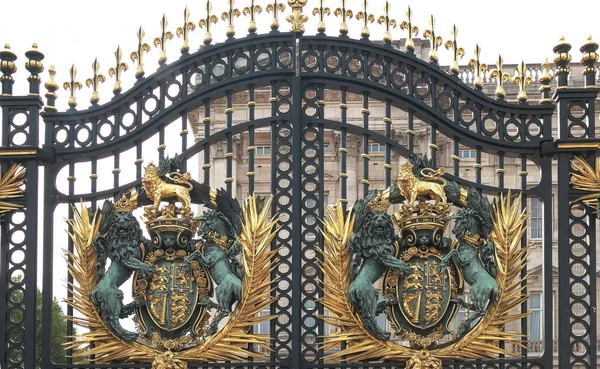 Buckingham palácio portões fechar em Londres — Fotografia de Stock