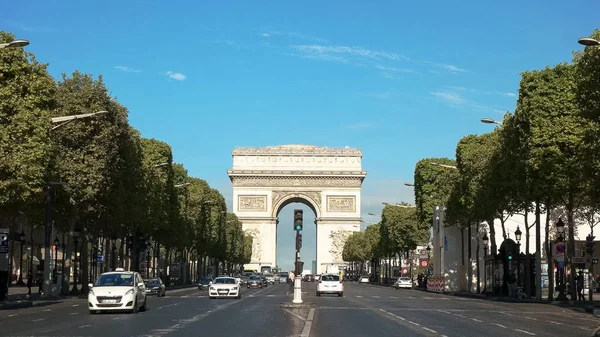 Poranny widok na Łuk Triumfalny i aleję Champs de Elysees — Zdjęcie stockowe