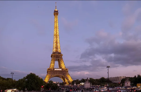 Paryż, Francja-20 września 2015: Zmierzch strzał wieży Eiffla w Paryżu — Zdjęcie stockowe