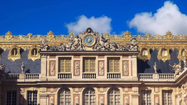 VERSAILES, PARIS, FRANCE- SETEMBRO 23, 2015: detalhe do pátio de mármore no palácio de versalhes, paris — Fotografia de Stock