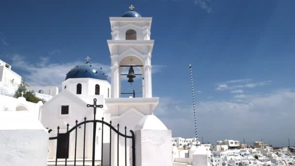 Imerovigli, griechenland-september 9, 2016: kirche von anastasi in imerovigli auf santorini — Stockvideo