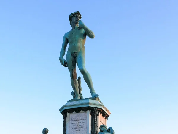 Tiro de cerca de la estatua de bronce de David, florencia —  Fotos de Stock