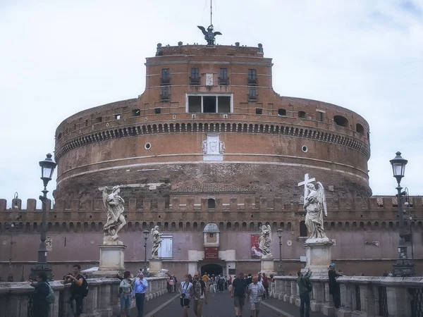 РИМ, ИТАЛИЯ - 30 СЕНТЯБРЯ 2015 г.: вид на кастель Сантанджело, Рим — стоковое фото