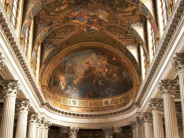 Versailles, paris, Frankreich - 23. September 2015: Nahaufnahme der Decke der königlichen Kapelle in Versailles — Stockfoto