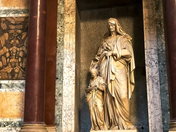 ローマ、イタリア- 2015年9月29日:パンテオンの彫像のショット、ローマ — ストック写真