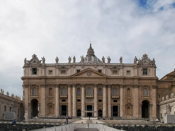 Vista exterior da praça de São Pedro, roma — Fotografia de Stock