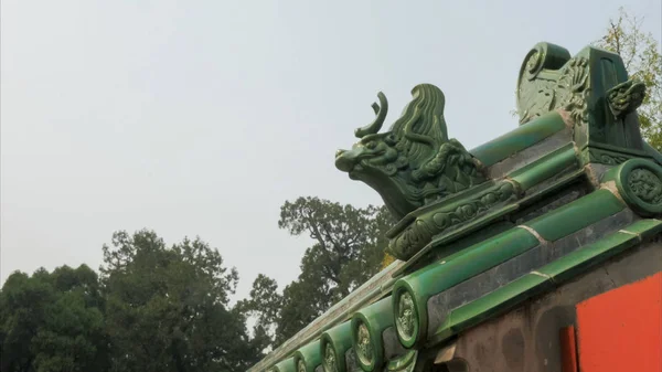 Blízko střešní dlaždice na nebeském chrámu, Peking — Stock fotografie