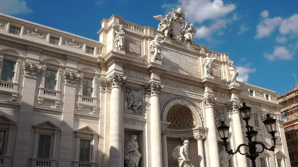特瑞维喷泉的立面顶部的特写视图，罗马, — 图库照片