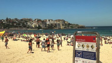 Sidney, Avustralya - 31 Ocak 2016: bondi beach ve sidney'de kuzeye bakan tabela