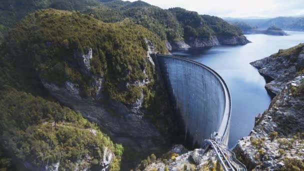 Barragem hidroeletica de strathgordon no sudoeste da tasmânia — Vídeo de Stock