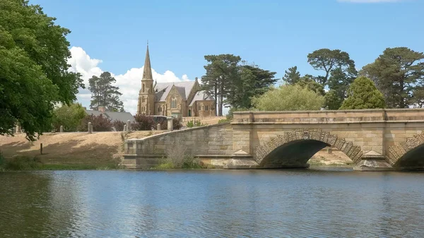 Närbild bron och kyrkan vid Ross i Tasmanien, Australien — Stockfoto